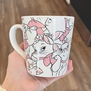 12 OZ Disney Aristocats Marie ceramic mug with an all-over print